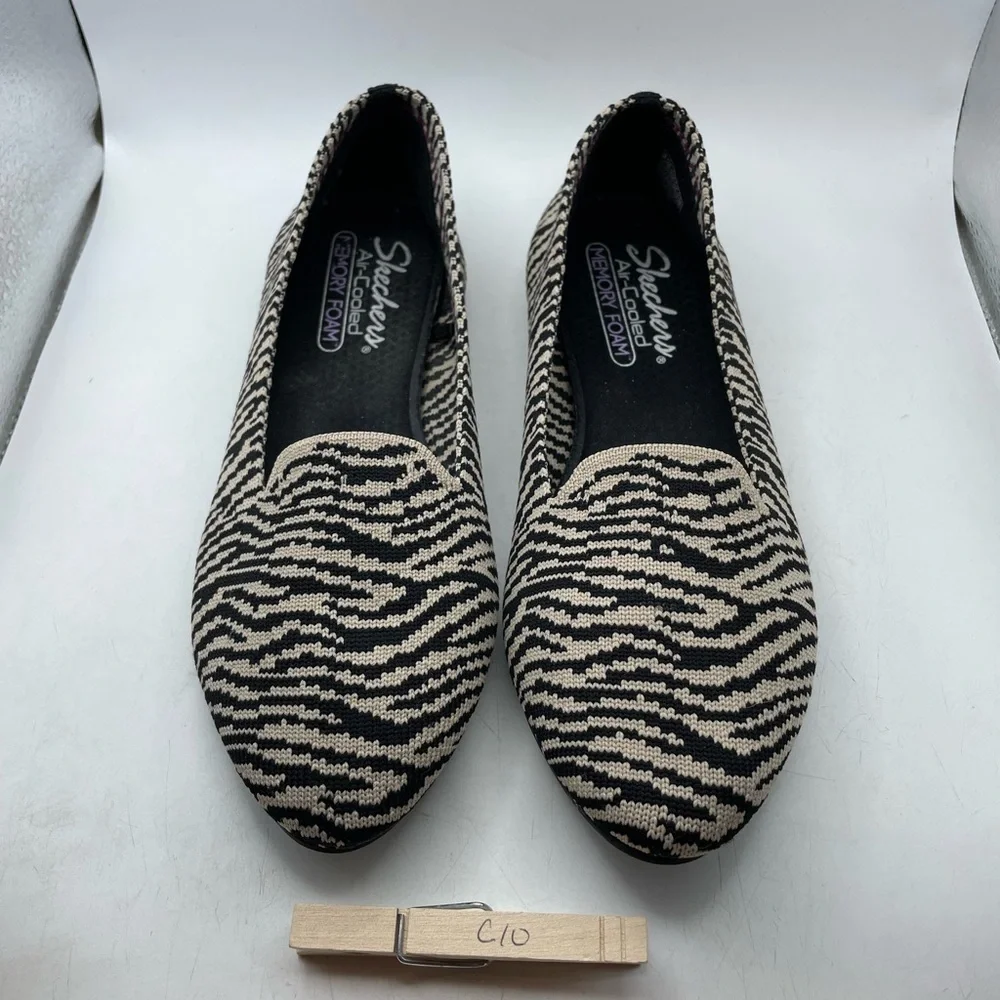 Skechers gently used